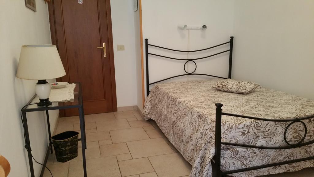 לינה וארוחת בוקר Bella Roma Domus חדר תמונה